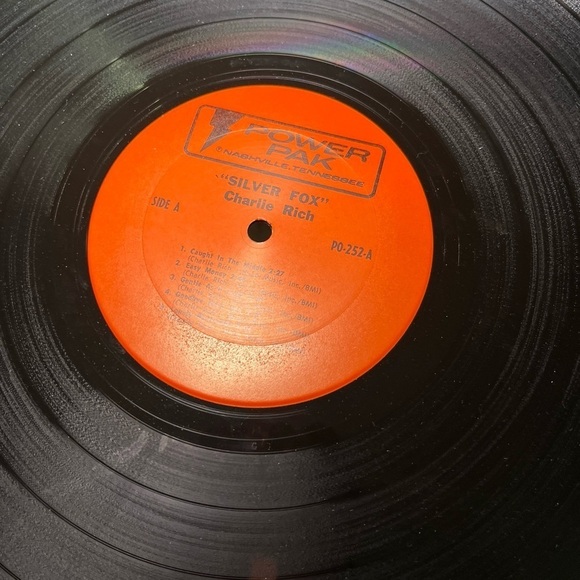 Charlie Rich. - The Silver Fox- vintage vinyl record from 1974 - Picture 8 of 9